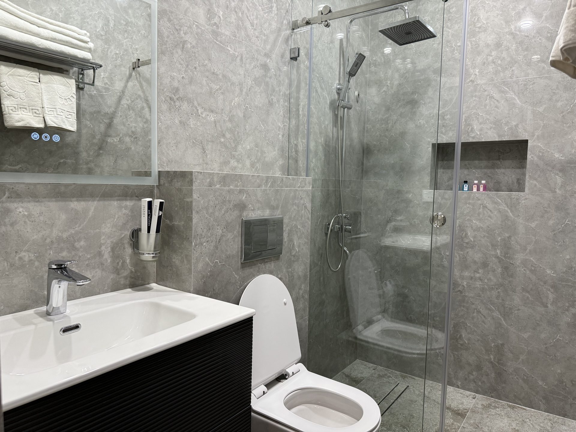 Deluxe room with one bed and garden view - Photo 3